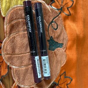 Revlon ColorStay Matte Lite Crayon Duo in 012 On Cloud Wine